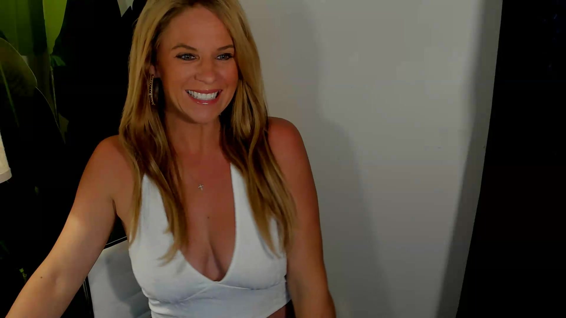 Gallery image thumbnail from Sowet4you1's myfreecams stream on, 09/17/2026, 03:57 image 17 of 20