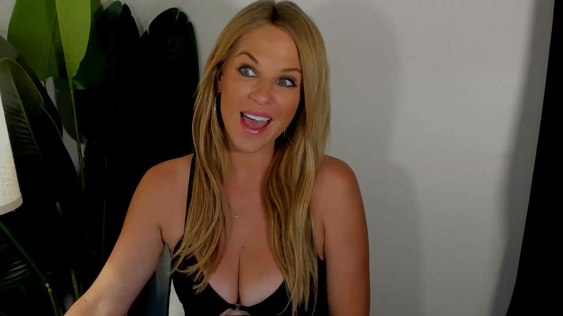 Gallery image thumbnail from Sowet4you1's myfreecams stream on, 09/25/2026, 02:45 image 10 of 20
