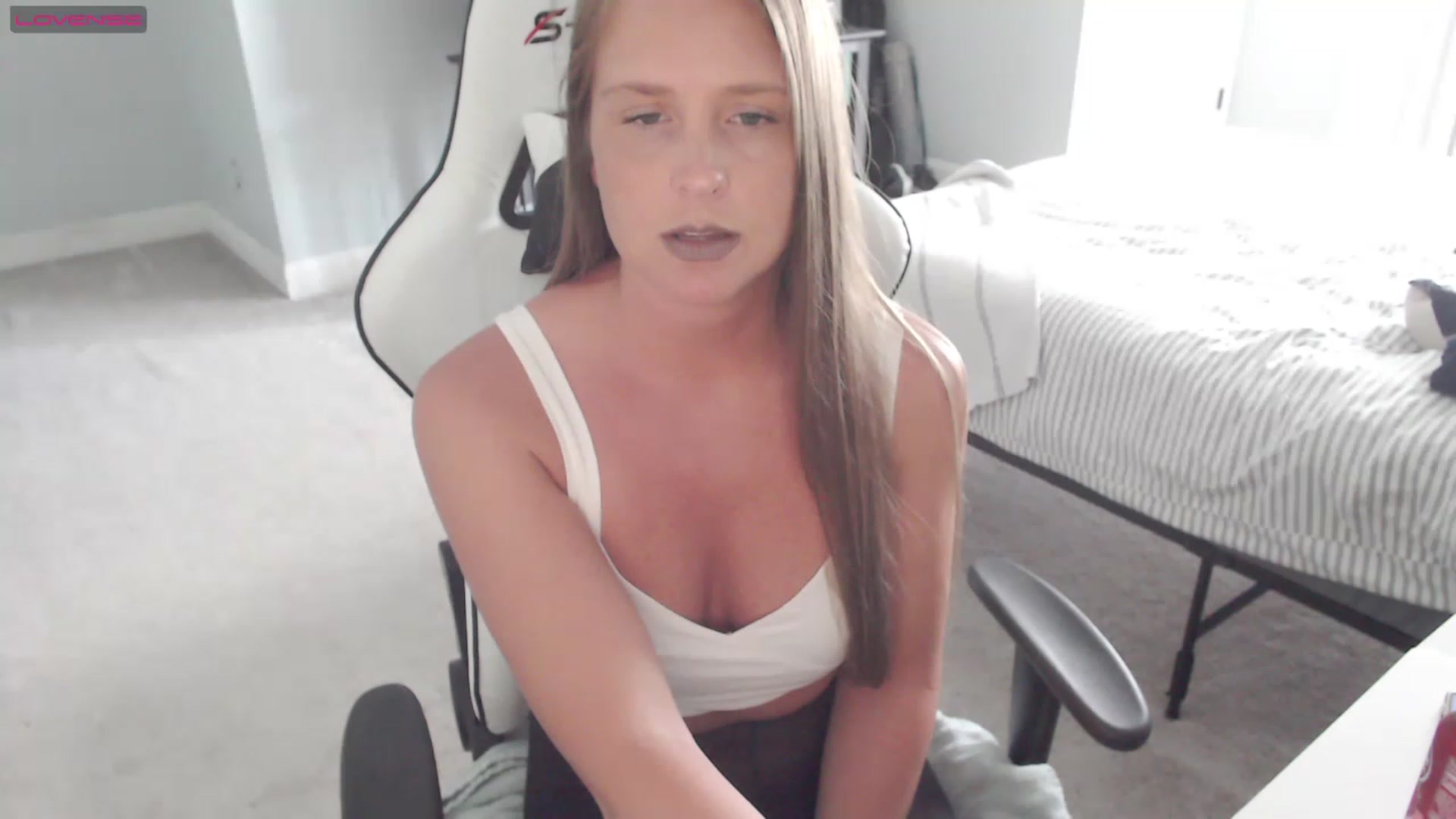 Gallery image thumbnail from Soybean92's myfreecams stream on, 05/25/2023, 18:33 image 14 of 20