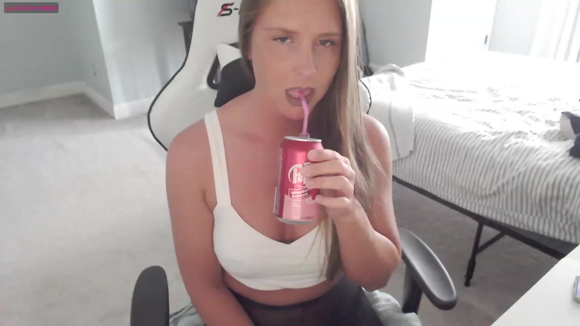 Gallery image thumbnail from Soybean92's myfreecams stream on, 05/25/2023, 18:33 image 13 of 20
