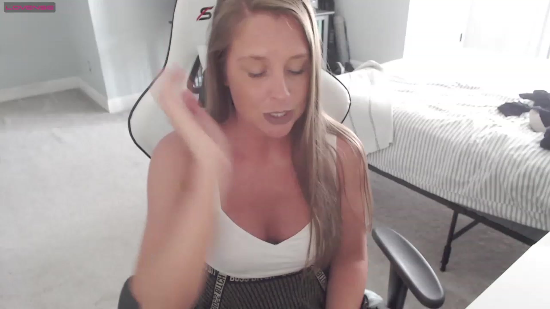 Gallery image thumbnail from Soybean92's myfreecams stream on, 05/25/2023, 19:18 image 13 of 20