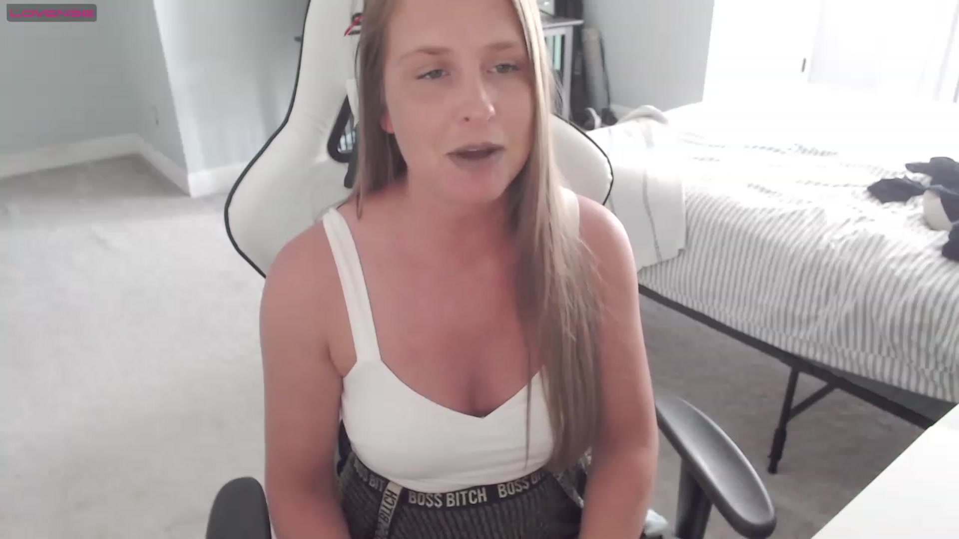 Gallery image thumbnail from Soybean92's myfreecams stream on, 05/25/2023, 19:18 image 12 of 20