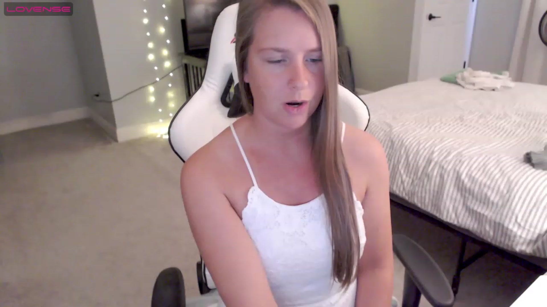 Gallery image thumbnail from Soybean92's myfreecams stream on, 06/05/2023, 19:11 image 2 of 20