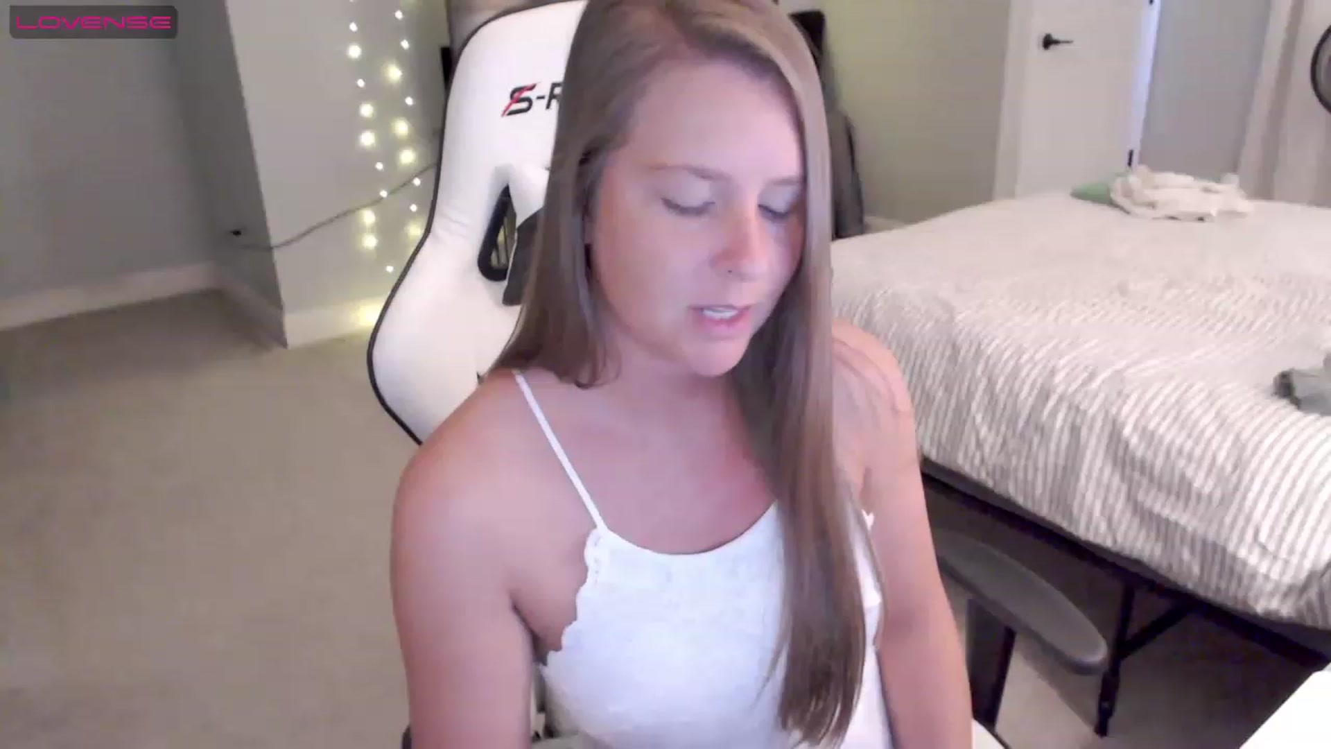 Gallery image thumbnail from Soybean92's myfreecams stream on, 06/05/2023, 19:11 image 3 of 20