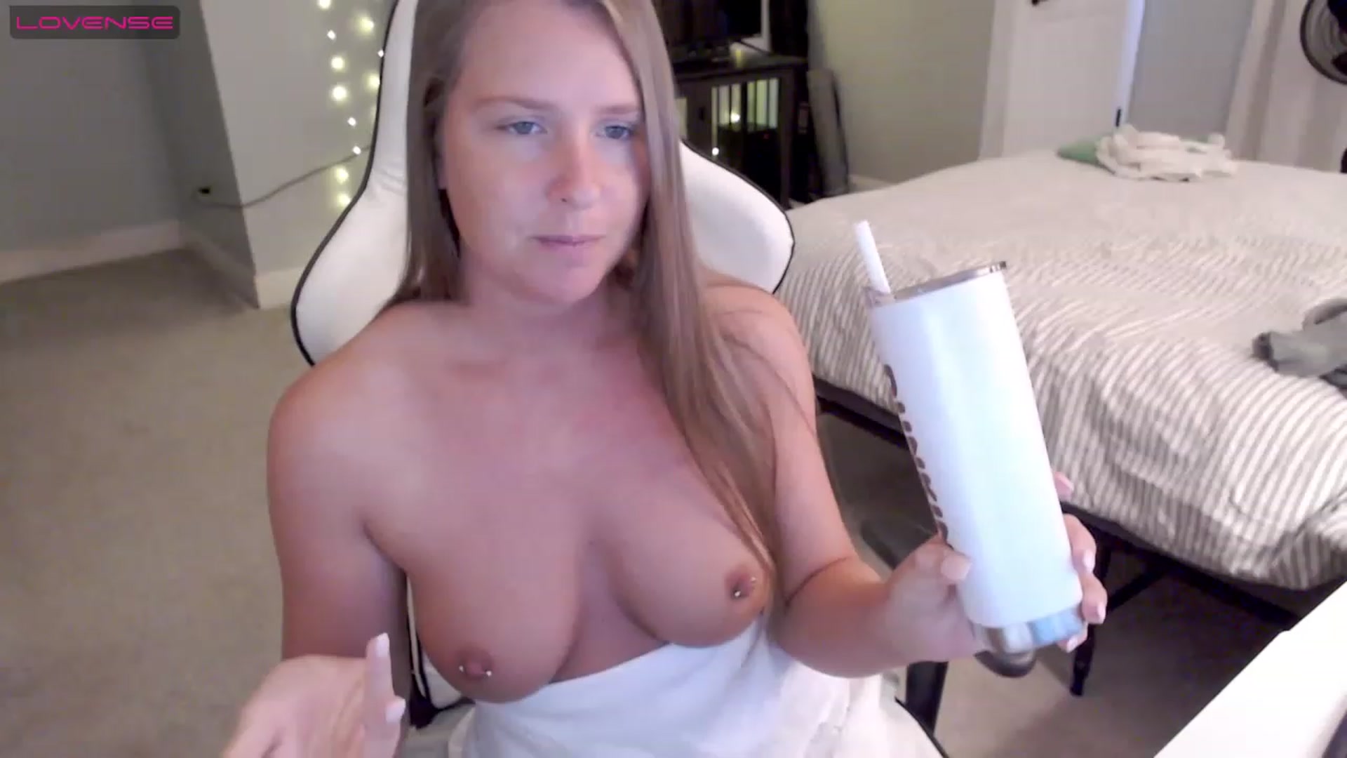 Gallery image thumbnail from Soybean92's myfreecams stream on, 06/05/2023, 19:11 image 7 of 20