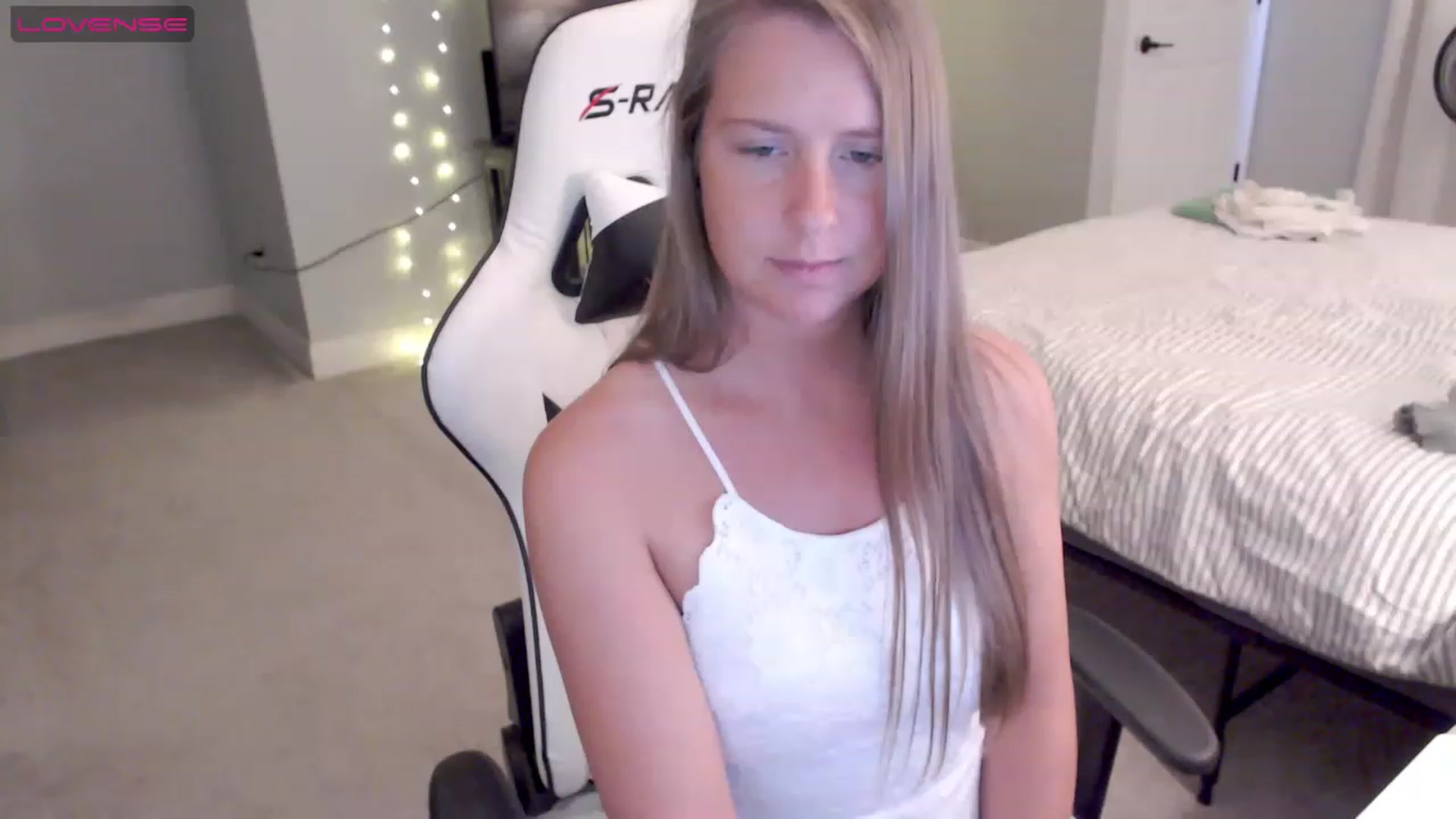 Gallery image thumbnail from Soybean92's myfreecams stream on, 06/05/2023, 19:11 image 4 of 20