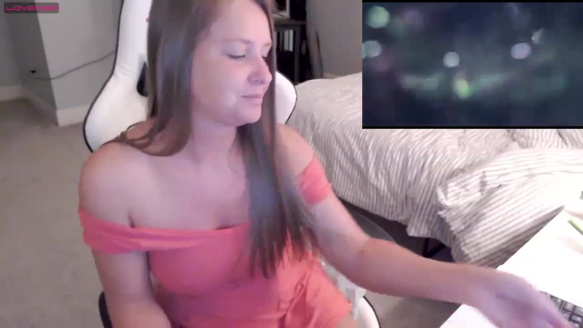 Gallery image thumbnail from Soybean92's myfreecams stream on, 06/06/2023, 18:32 image 10 of 20