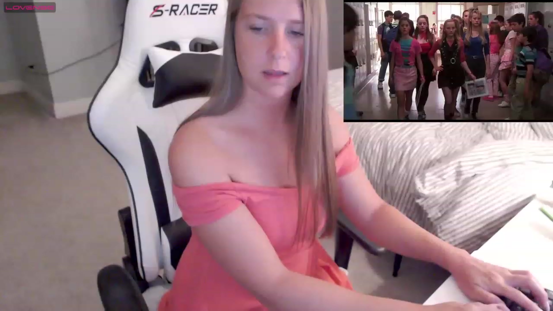 Gallery image thumbnail from Soybean92's myfreecams stream on, 06/06/2023, 18:32 image 6 of 20