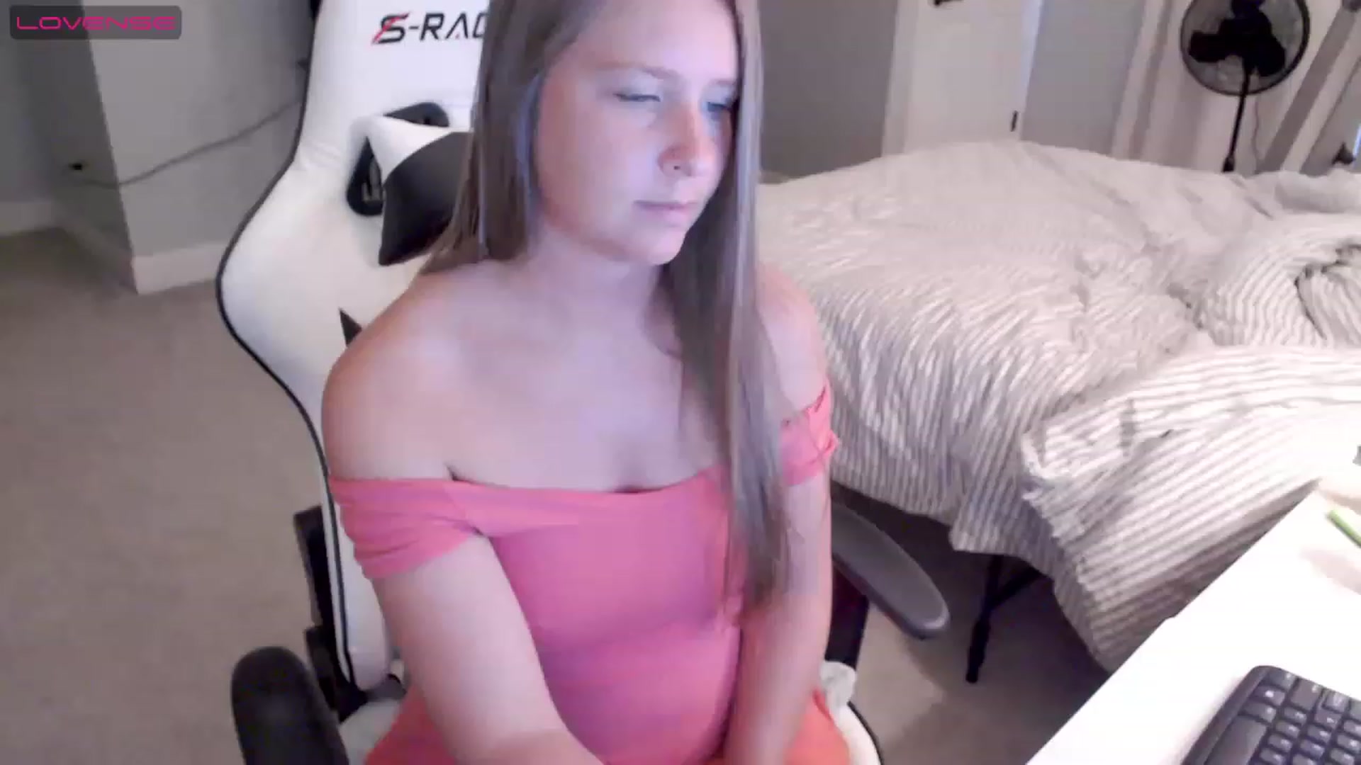 Gallery image thumbnail from Soybean92's myfreecams stream on, 06/06/2023, 18:32 image 2 of 20