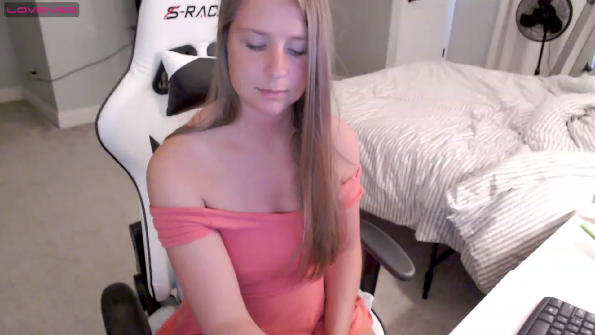 Gallery image thumbnail from Soybean92's myfreecams stream on, 06/06/2023, 18:32 image 4 of 20