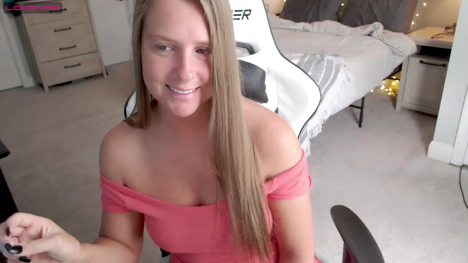 Gallery image thumbnail from Soybean92's myfreecams stream on, 06/19/2023, 17:21 image 1 of 20