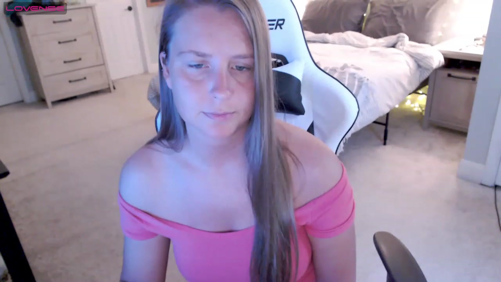 Gallery image thumbnail from Soybean92's myfreecams stream on, 06/19/2023, 18:11 image 19 of 20