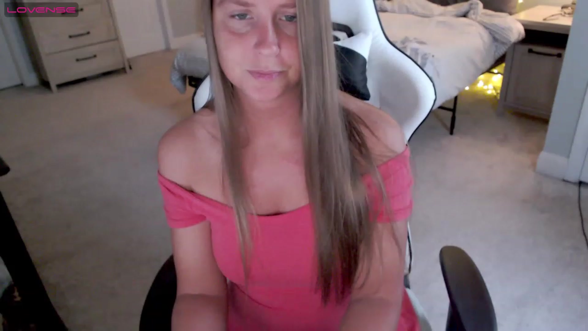 Gallery image thumbnail from Soybean92's myfreecams stream on, 06/19/2023, 18:11 image 8 of 20