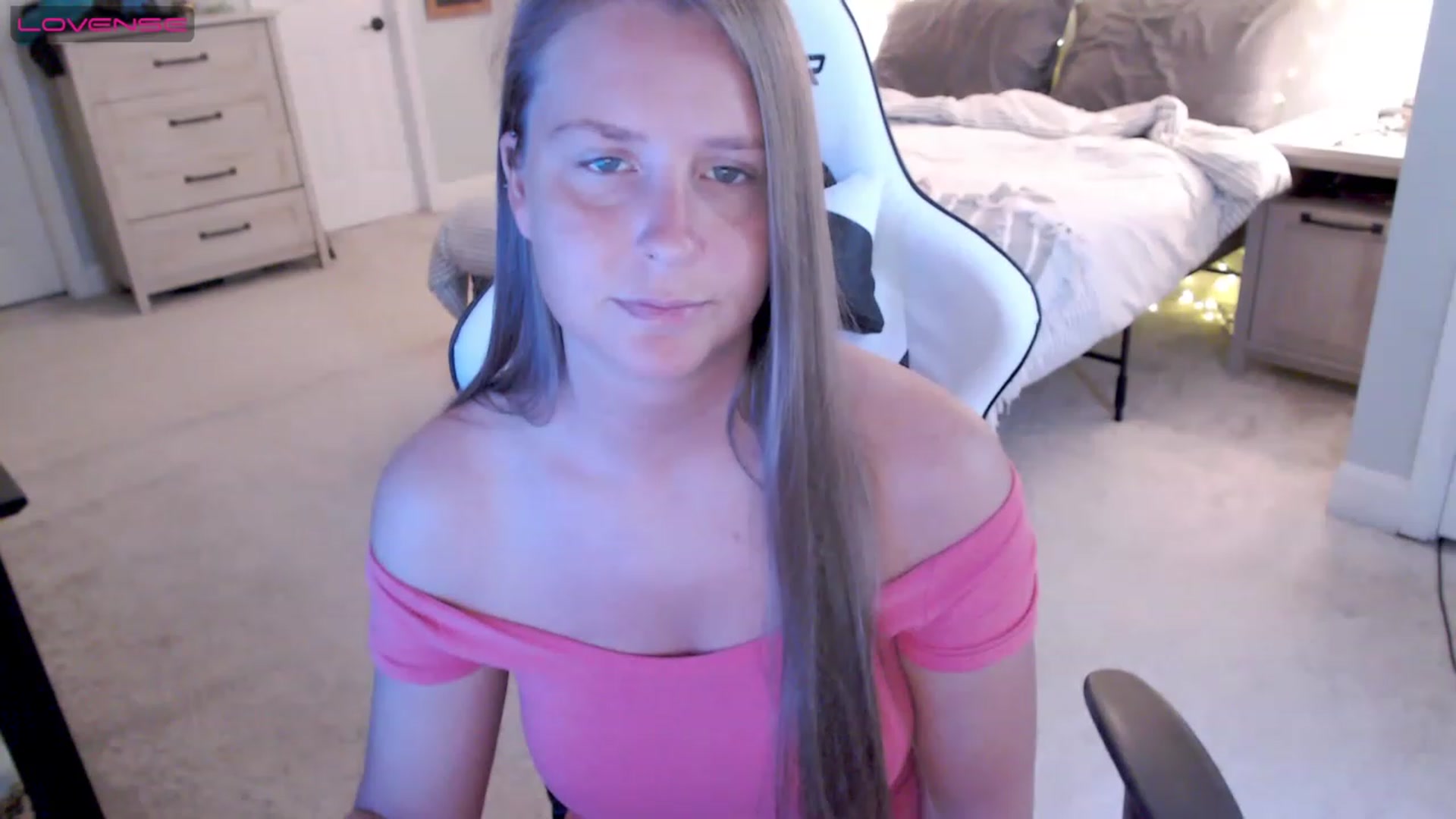 Gallery image thumbnail from Soybean92's myfreecams stream on, 06/19/2023, 18:11 image 16 of 20