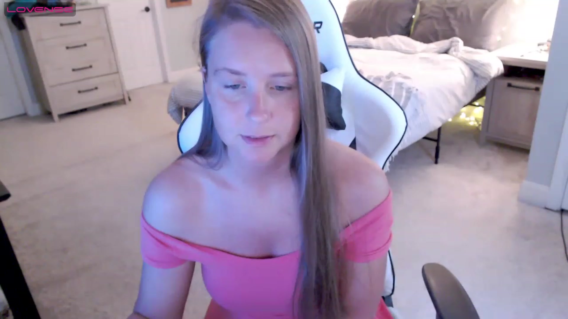 Gallery image thumbnail from Soybean92's myfreecams stream on, 06/19/2023, 18:11 image 12 of 20