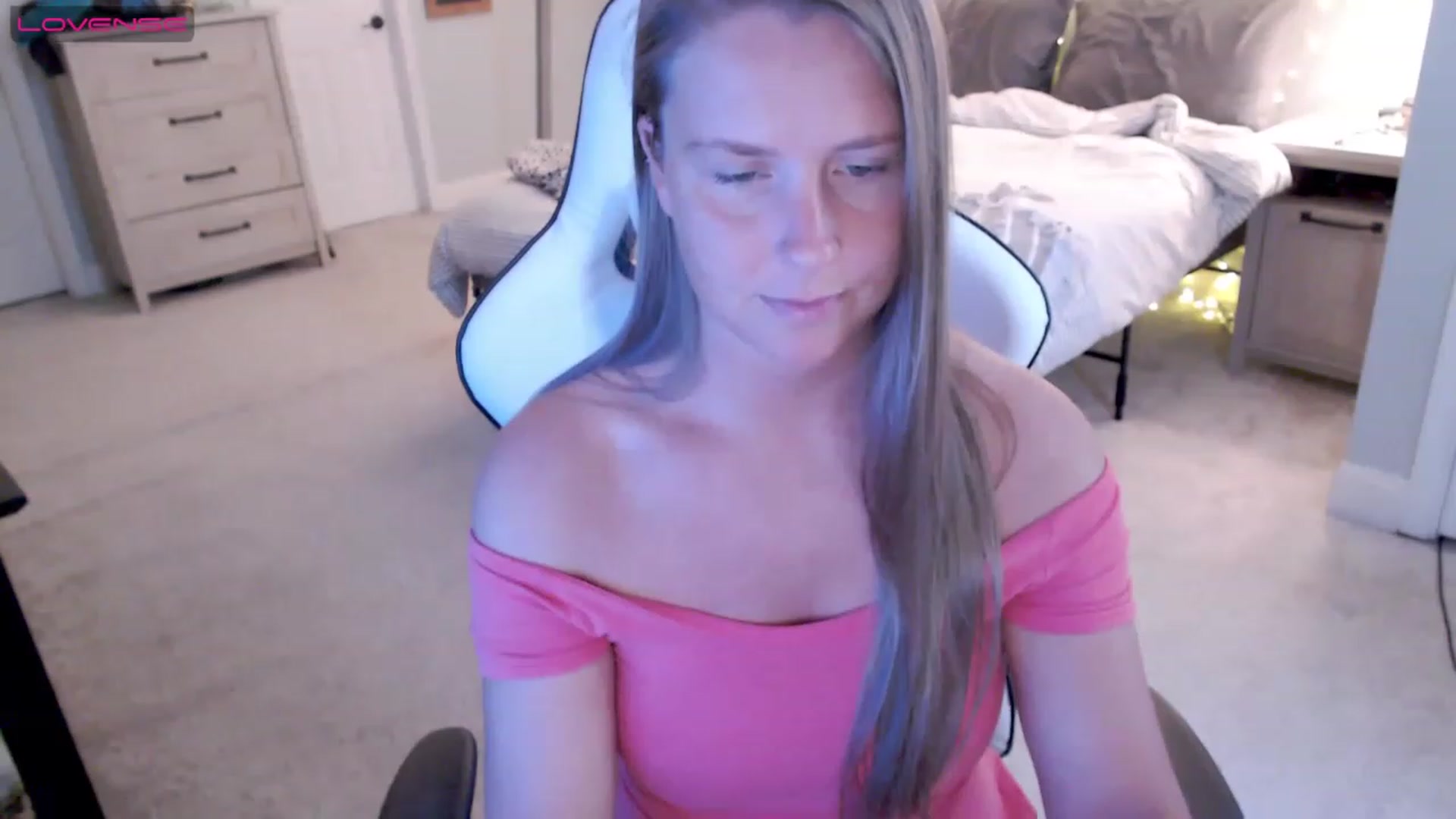 Gallery image thumbnail from Soybean92's myfreecams stream on, 06/19/2023, 18:11 image 18 of 20