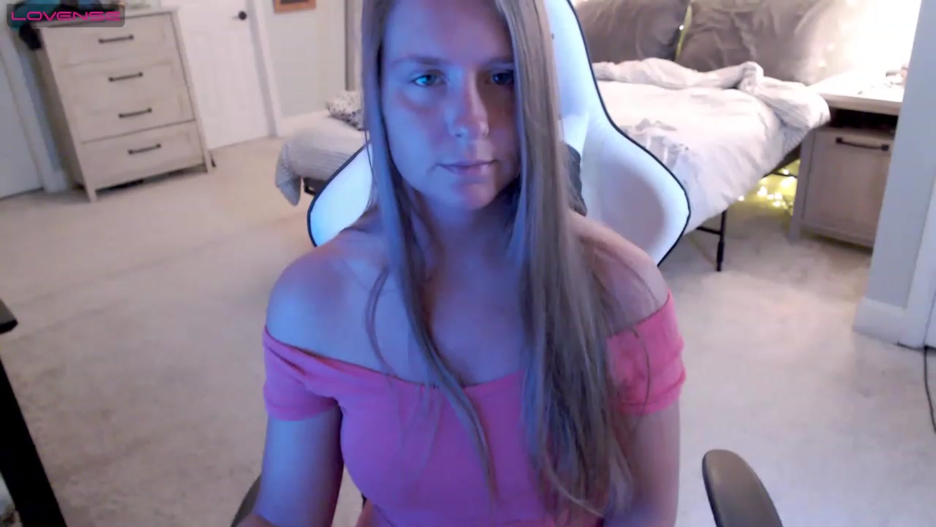 Gallery image thumbnail from Soybean92's myfreecams stream on, 06/19/2023, 18:11 image 10 of 20