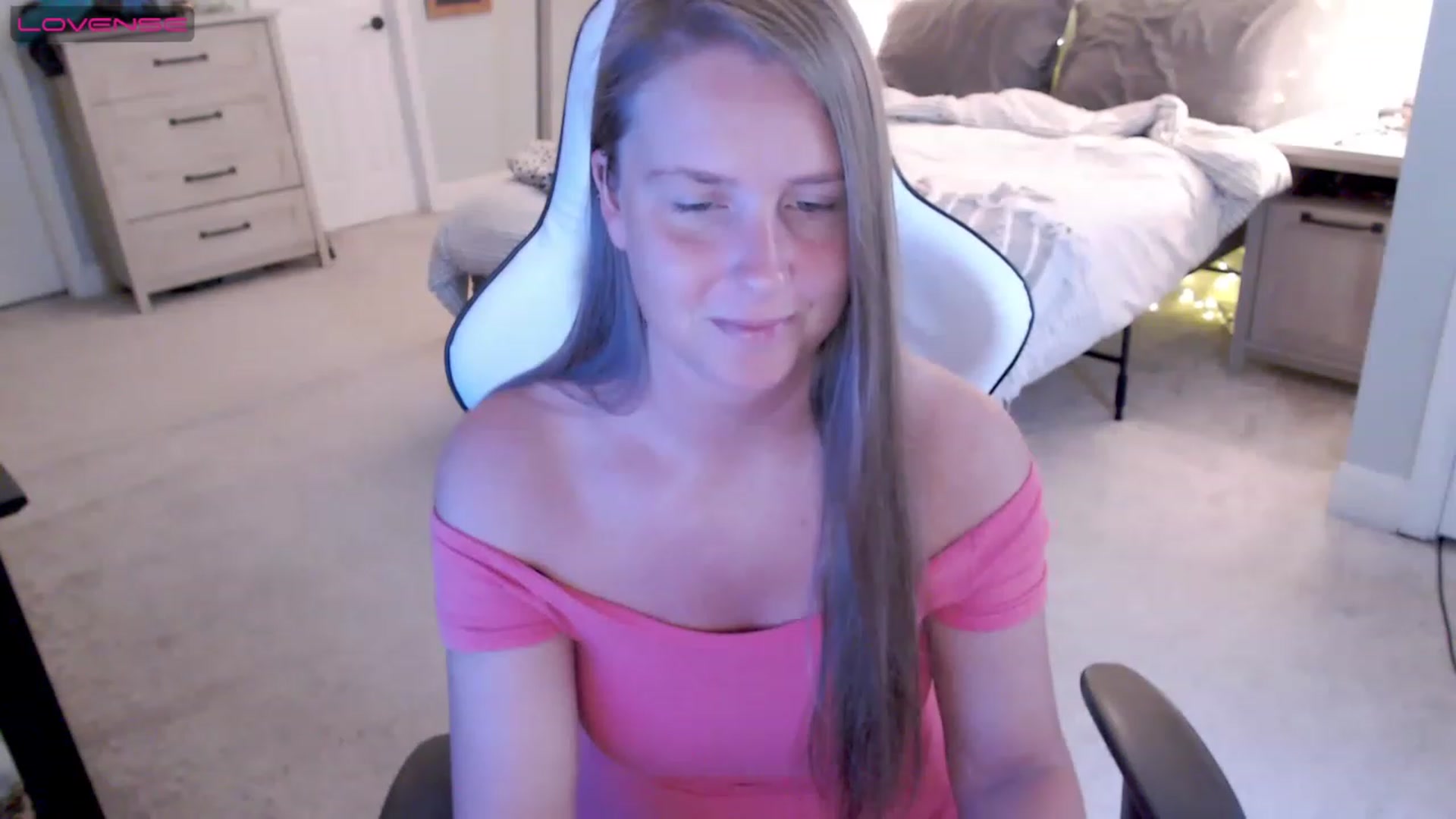 Gallery image thumbnail from Soybean92's myfreecams stream on, 06/19/2023, 18:11 image 14 of 20
