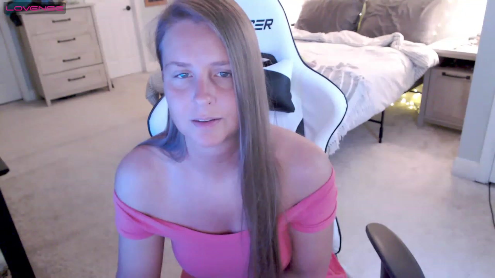 Gallery image thumbnail from Soybean92's myfreecams stream on, 06/19/2023, 18:11 image 15 of 20