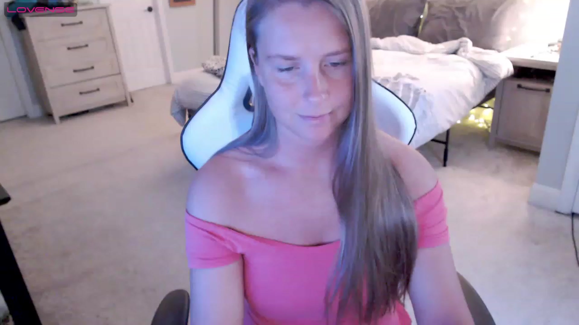 Gallery image thumbnail from Soybean92's myfreecams stream on, 06/19/2023, 18:11 image 17 of 20