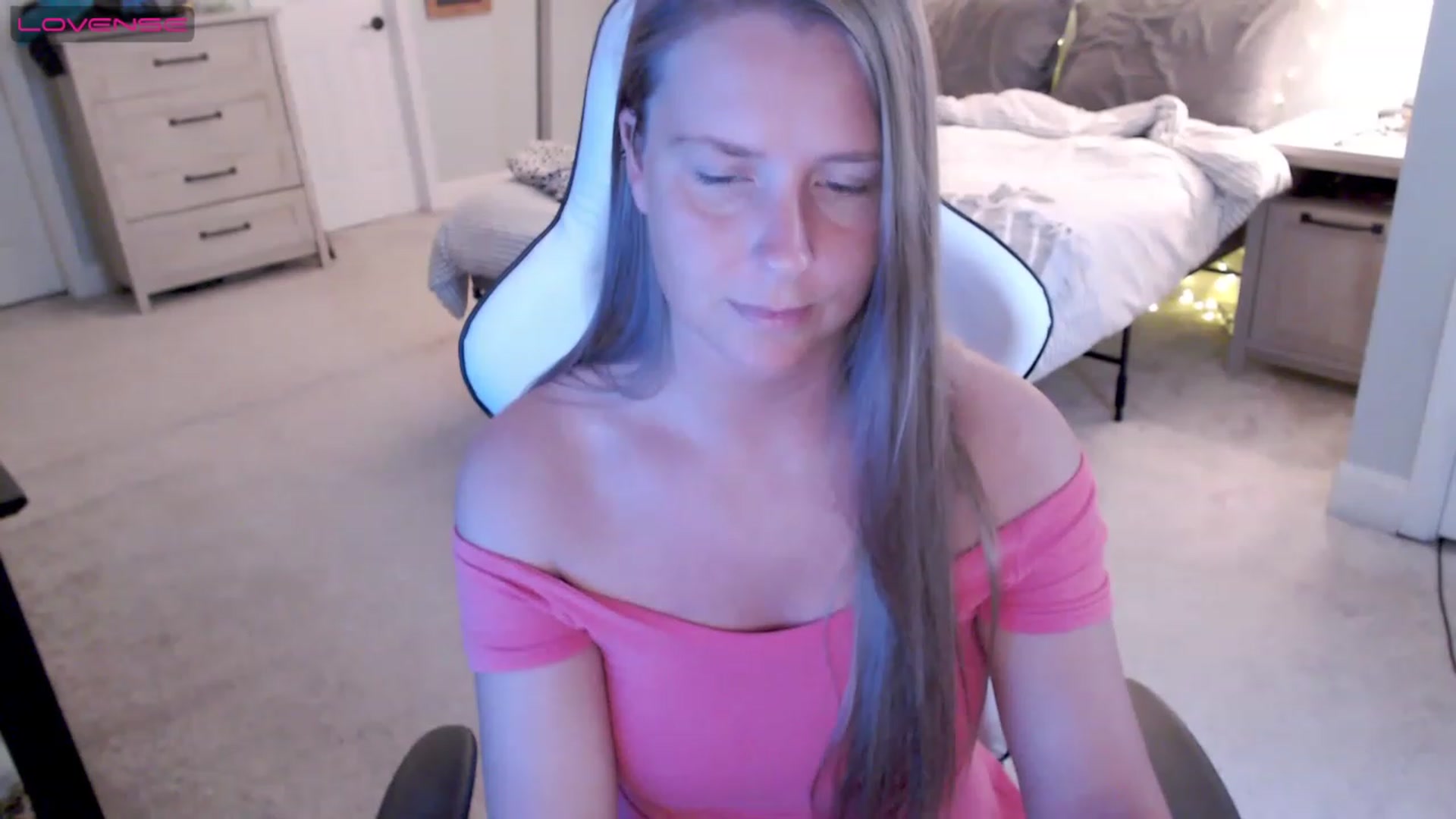 Gallery image thumbnail from Soybean92's myfreecams stream on, 06/19/2023, 18:11 image 20 of 20