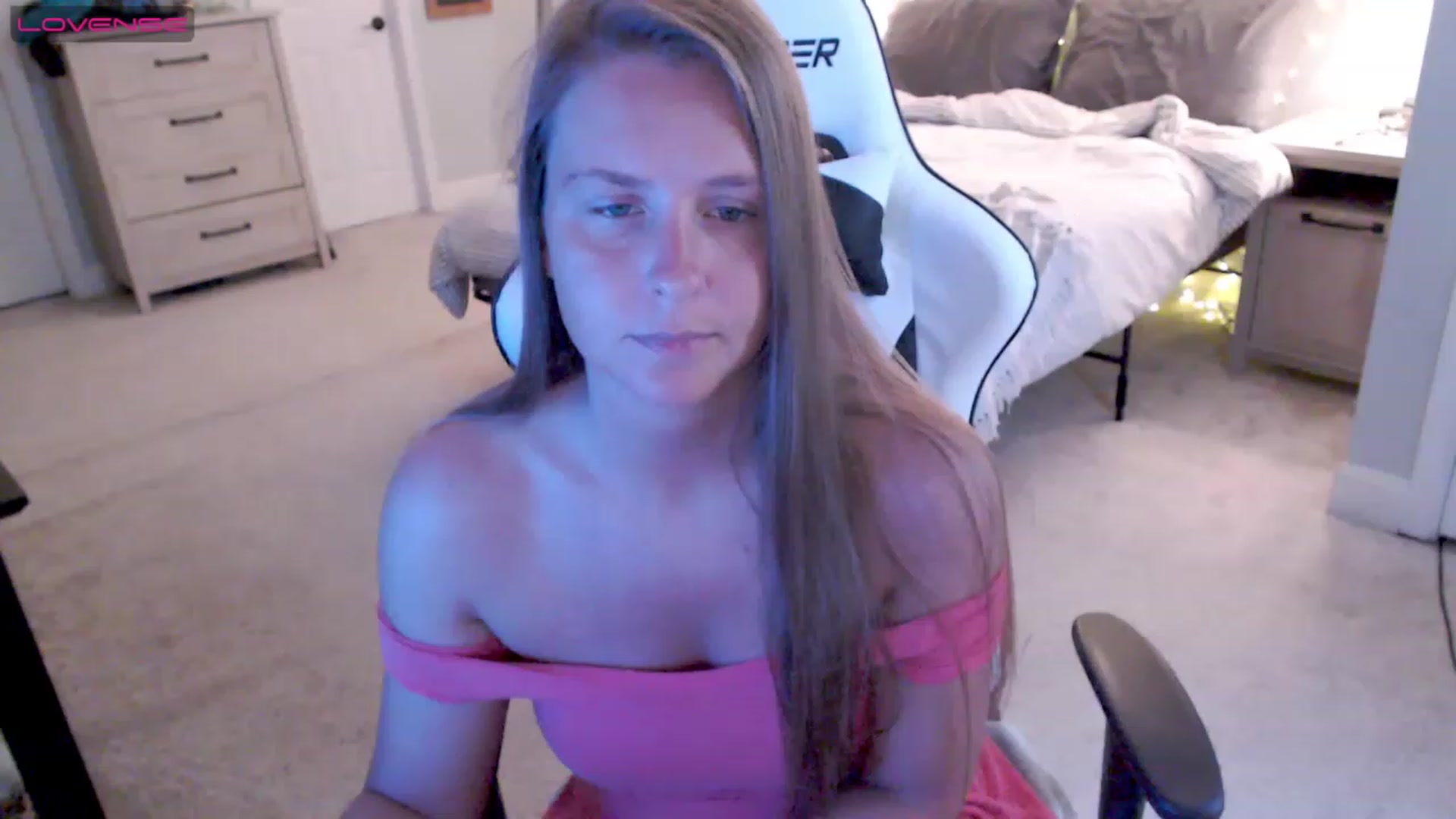 Gallery image thumbnail from Soybean92's myfreecams stream on, 06/19/2023, 18:37 image 18 of 20