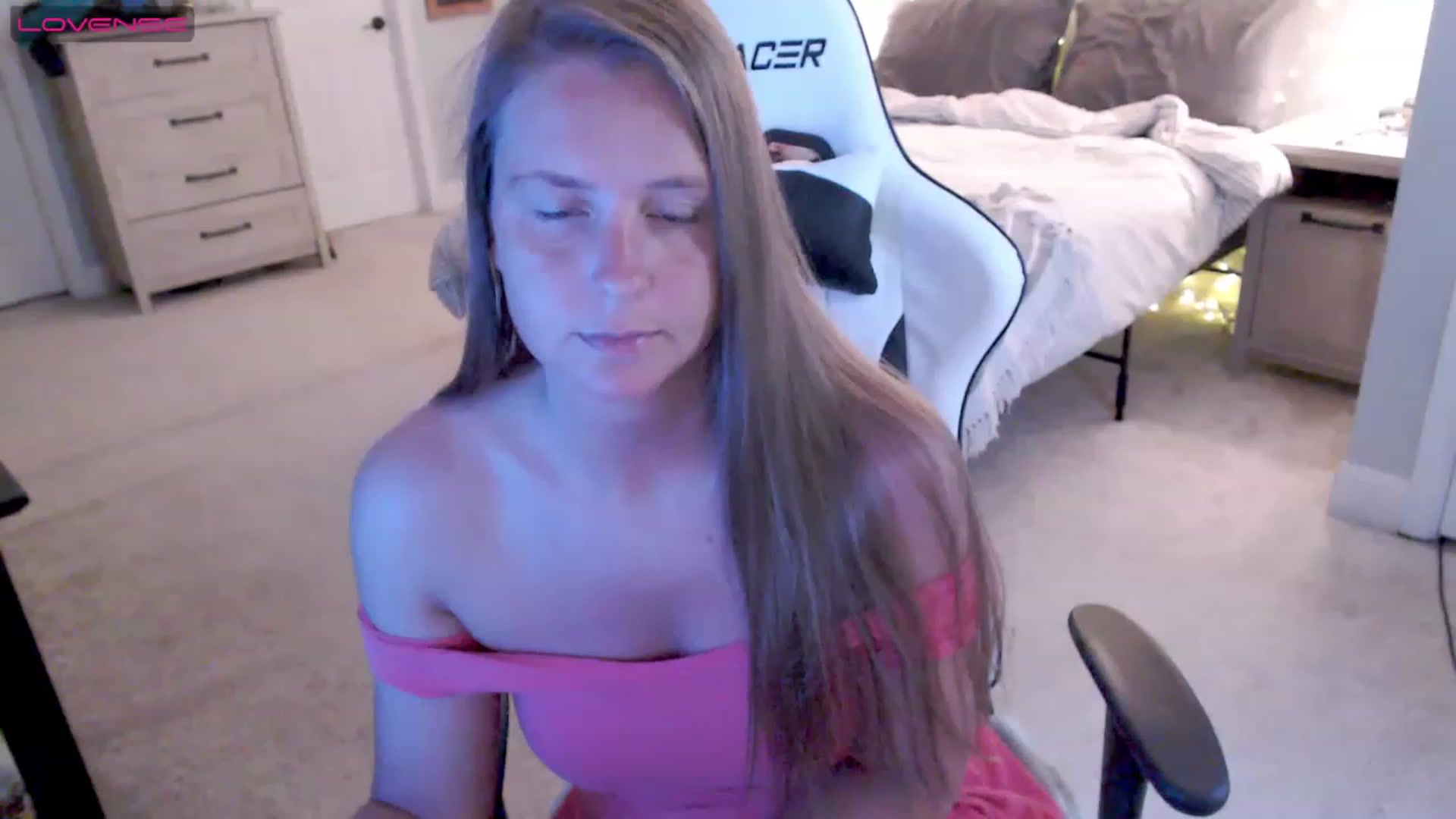 Gallery image thumbnail from Soybean92's myfreecams stream on, 06/19/2023, 18:37 image 15 of 20