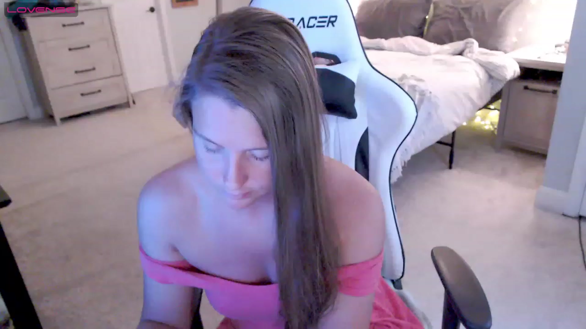 Gallery image thumbnail from Soybean92's myfreecams stream on, 06/19/2023, 18:37 image 12 of 20
