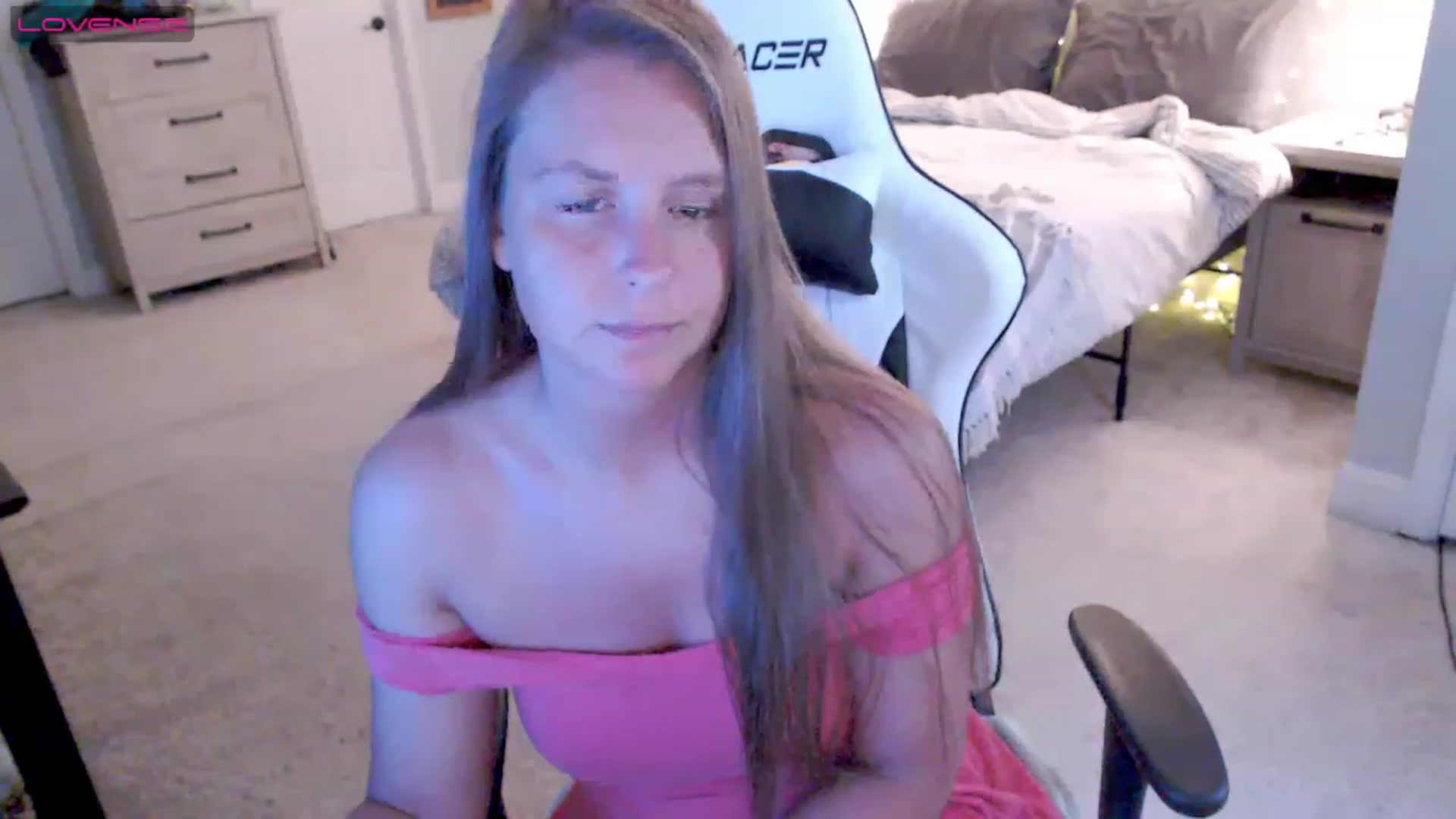Gallery image thumbnail from Soybean92's myfreecams stream on, 06/19/2023, 18:37 image 17 of 20