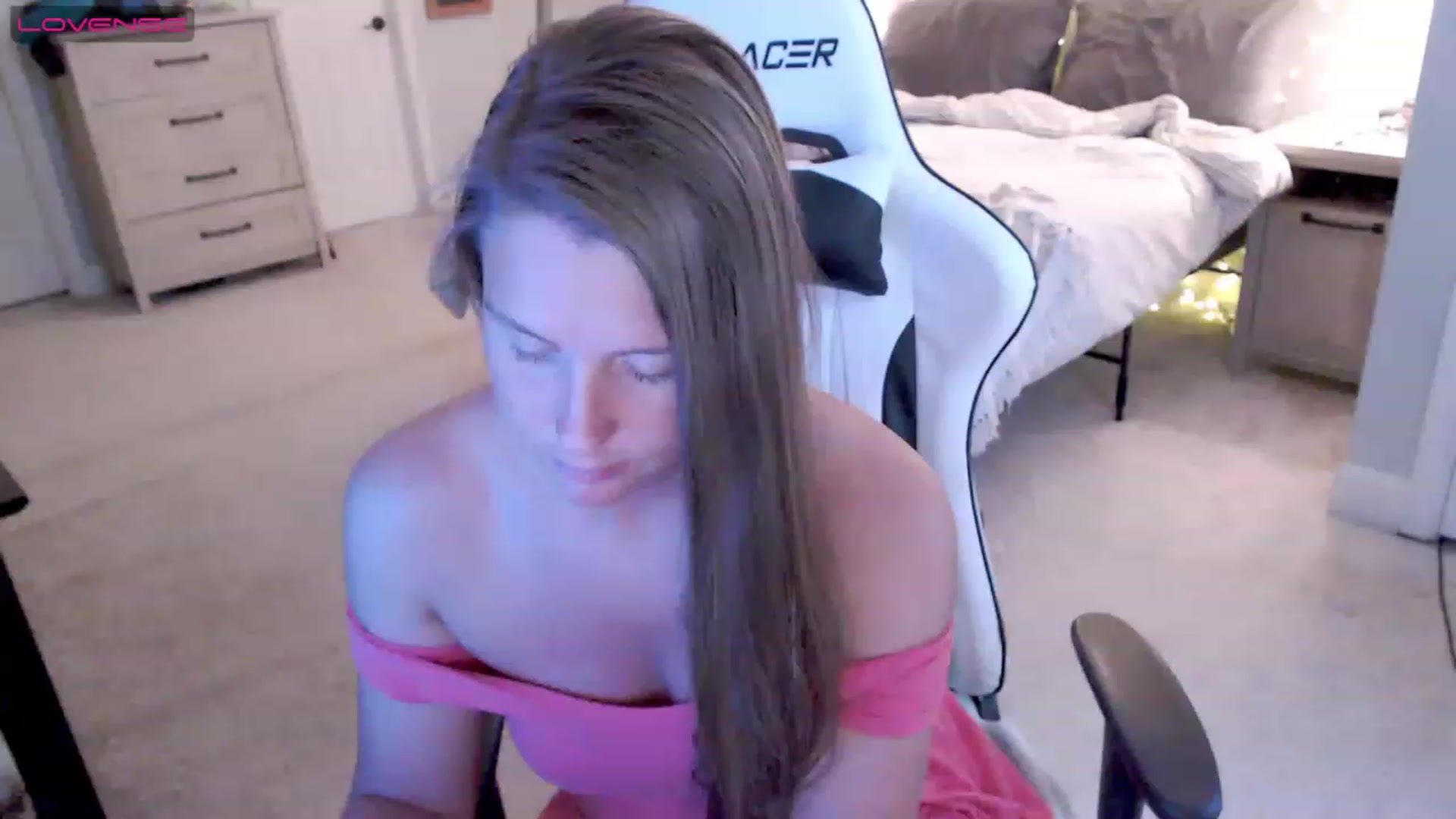Gallery image thumbnail from Soybean92's myfreecams stream on, 06/19/2023, 18:37 image 11 of 20