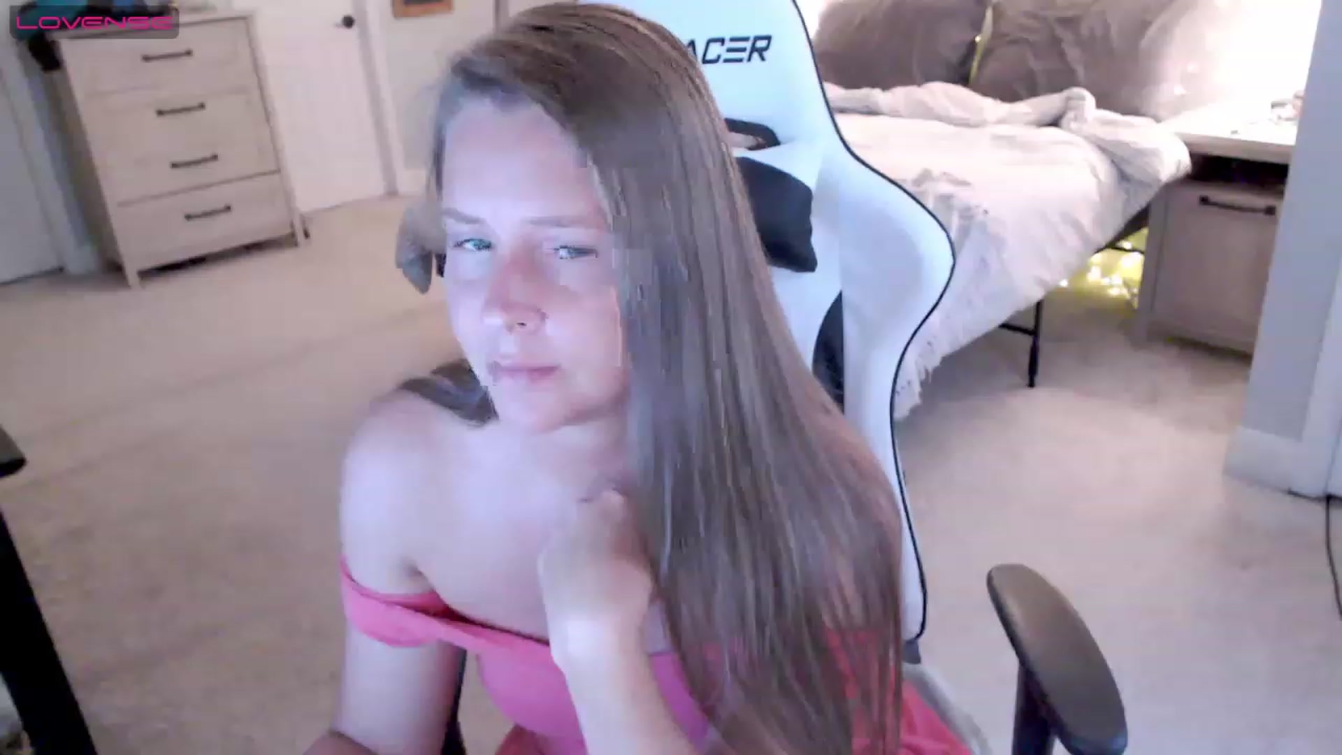 Gallery image thumbnail from Soybean92's myfreecams stream on, 06/19/2023, 18:37 image 19 of 20