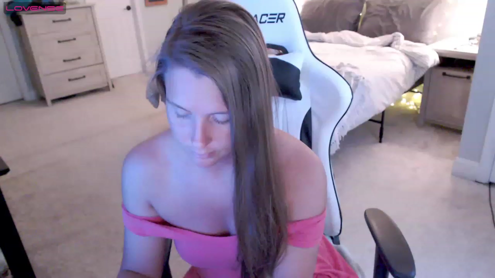 Gallery image thumbnail from Soybean92's myfreecams stream on, 06/19/2023, 18:37 image 10 of 20