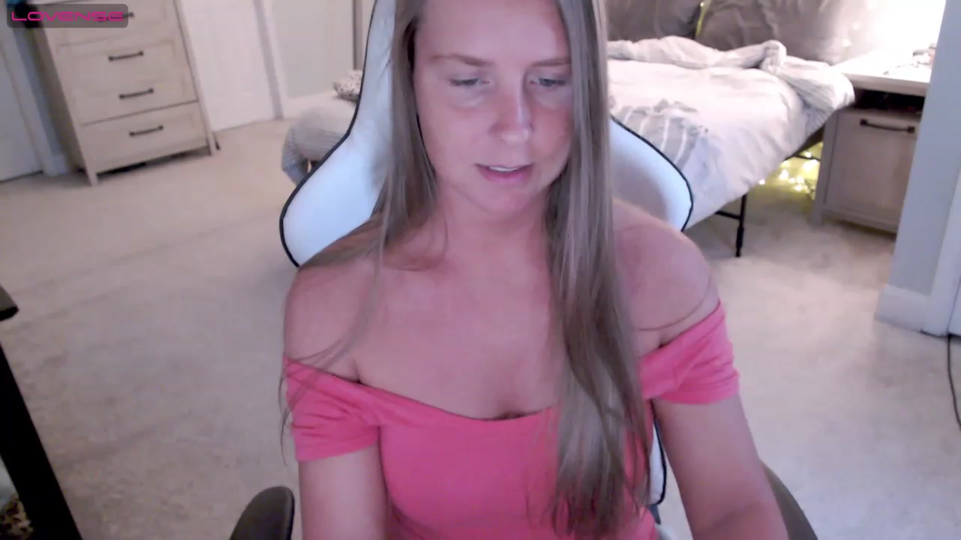 Gallery image thumbnail from Soybean92's myfreecams stream on, 06/19/2023, 21:11 image 4 of 20