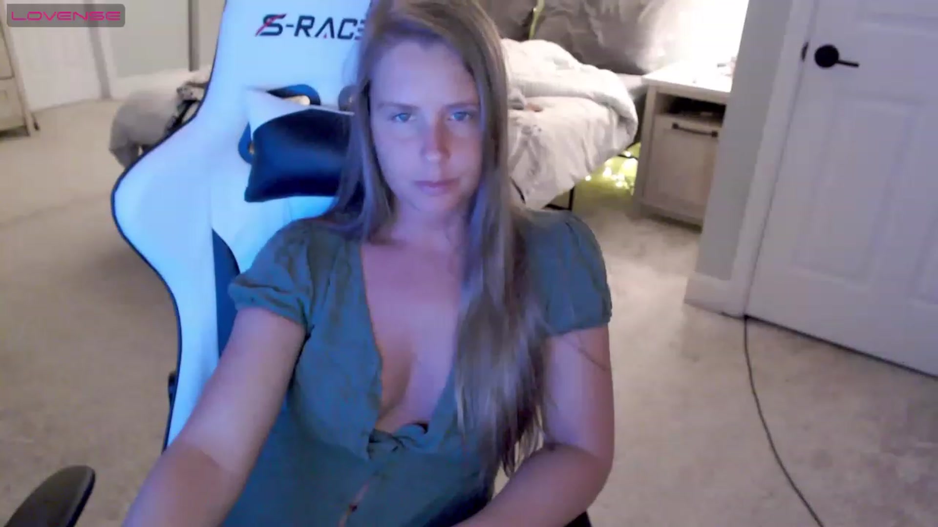 Gallery image thumbnail from Soybean92's myfreecams stream on, 06/19/2023, 21:11 image 19 of 20