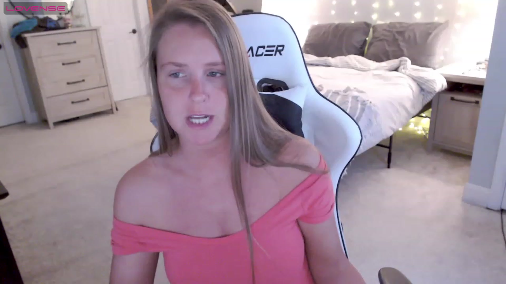 Gallery image thumbnail from Soybean92's myfreecams stream on, 06/19/2023, 21:11 image 2 of 20