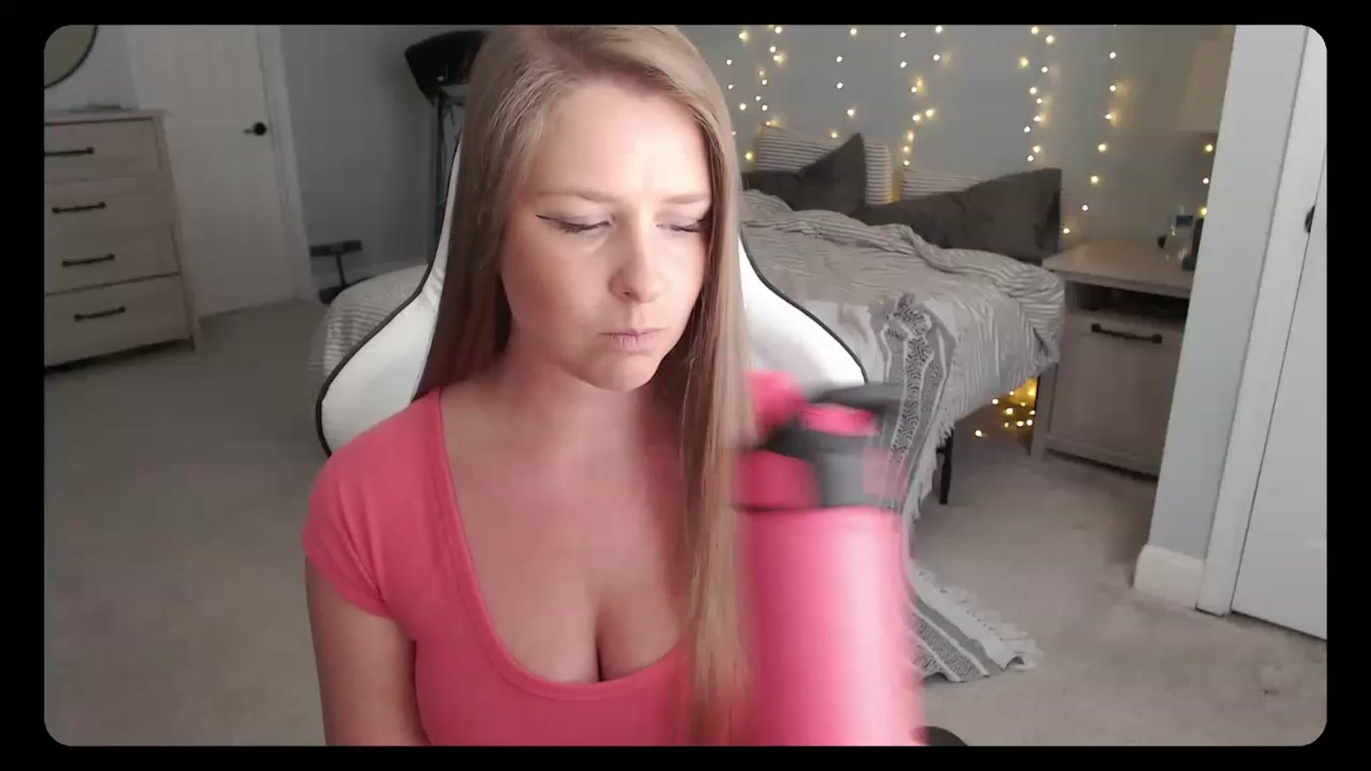 Gallery image thumbnail from Soybean92's myfreecams stream on, 08/21/2023, 16:46 image 19 of 20