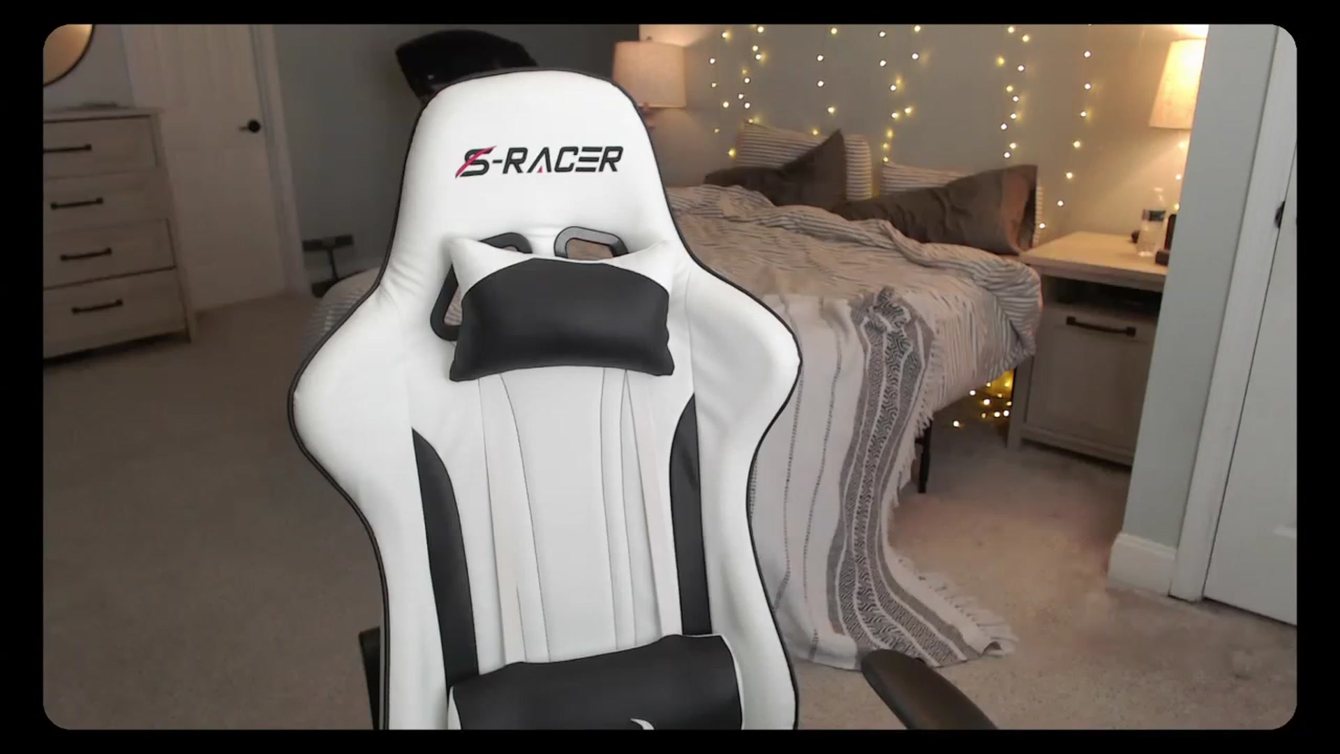 Gallery image thumbnail from Soybean92's myfreecams stream on, 08/21/2023, 16:46 image 15 of 20