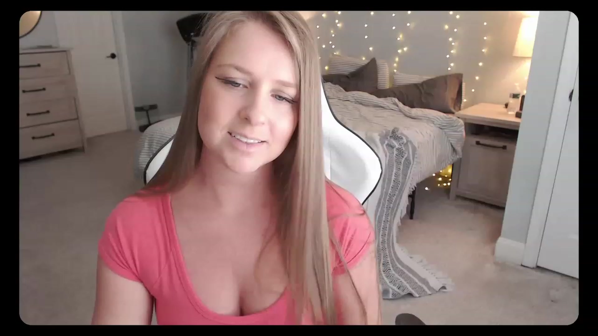 Gallery image thumbnail from Soybean92's myfreecams stream on, 08/21/2023, 16:46 image 13 of 20