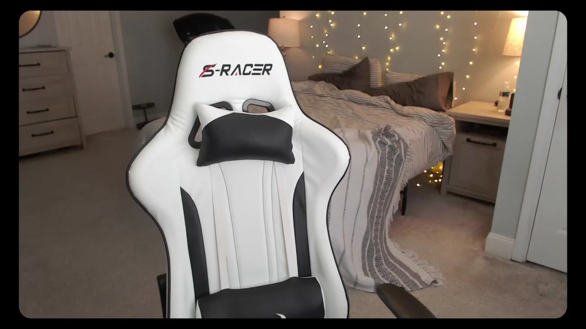Gallery image thumbnail from Soybean92's myfreecams stream on, 08/21/2023, 16:46 image 17 of 20