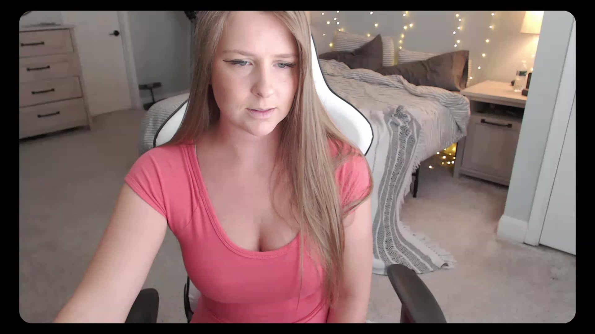 Gallery image thumbnail from Soybean92's myfreecams stream on, 08/21/2023, 16:46 image 5 of 20