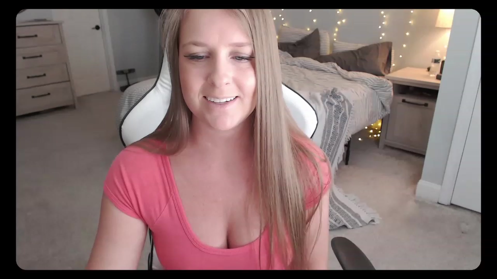 Gallery image thumbnail from Soybean92's myfreecams stream on, 08/21/2023, 16:46 image 9 of 20