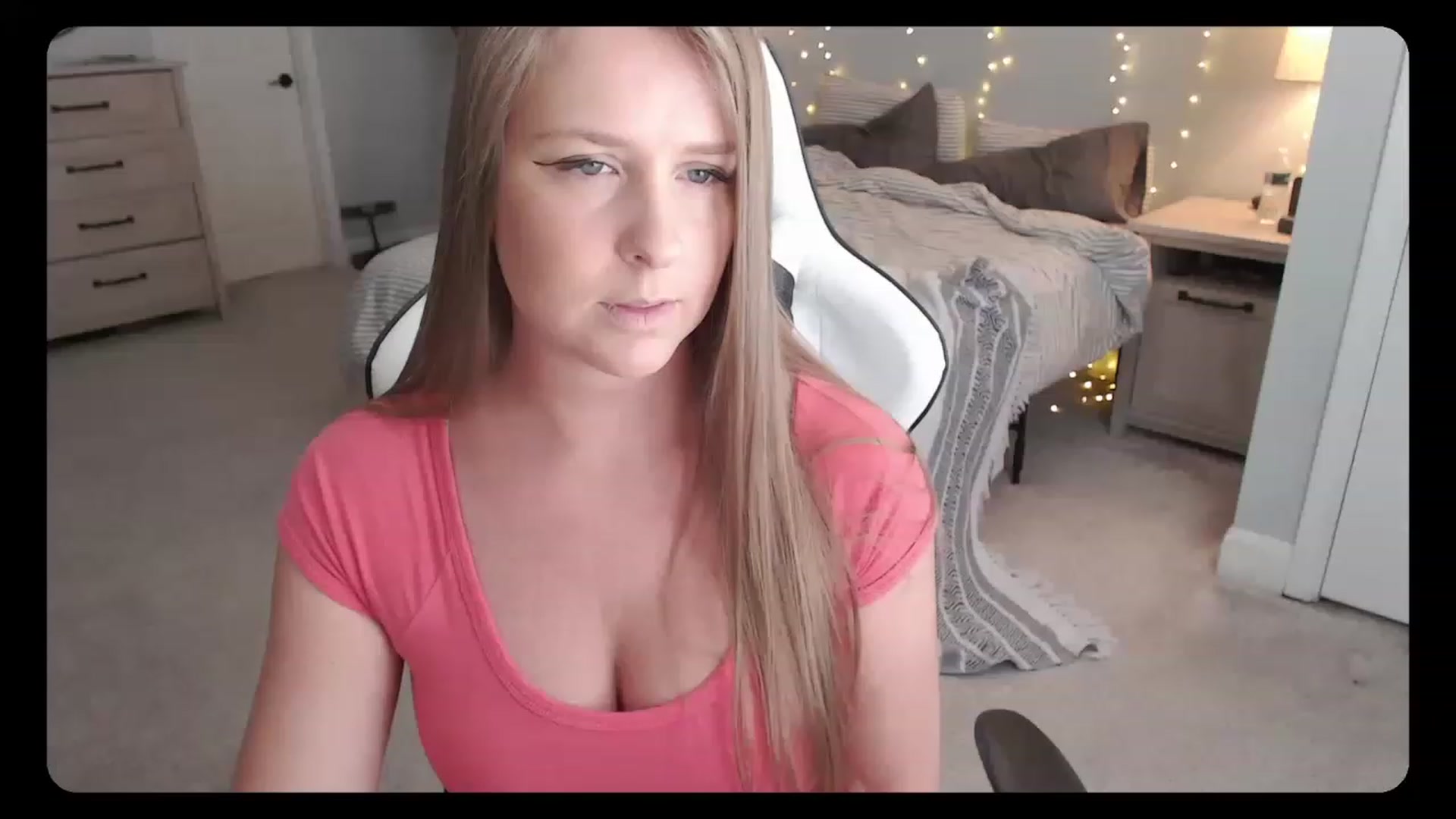 Gallery image thumbnail from Soybean92's myfreecams stream on, 08/21/2023, 16:46 image 11 of 20