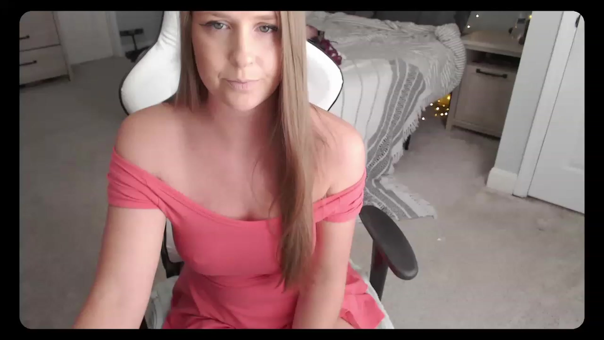 Gallery image thumbnail from Soybean92's myfreecams stream on, 08/21/2023, 19:47 image 14 of 20
