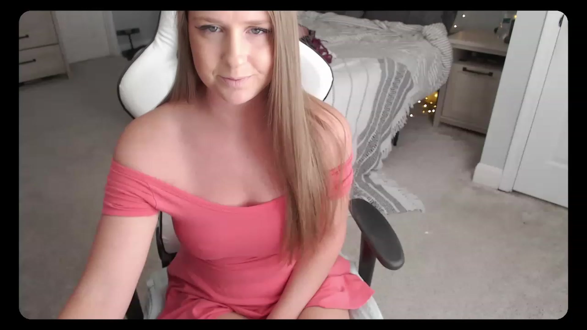 Gallery image thumbnail from Soybean92's myfreecams stream on, 08/21/2023, 19:47 image 7 of 20