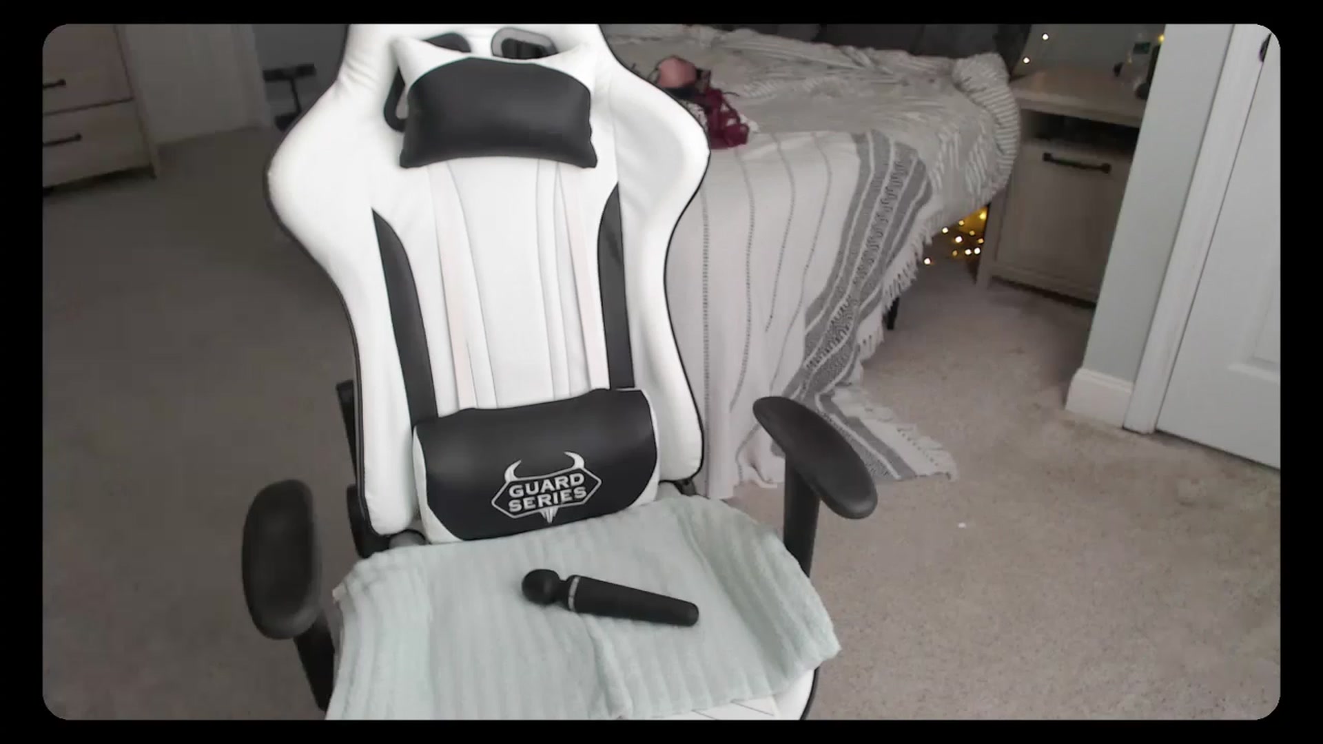 Gallery image thumbnail from Soybean92's myfreecams stream on, 08/21/2023, 19:47 image 5 of 20