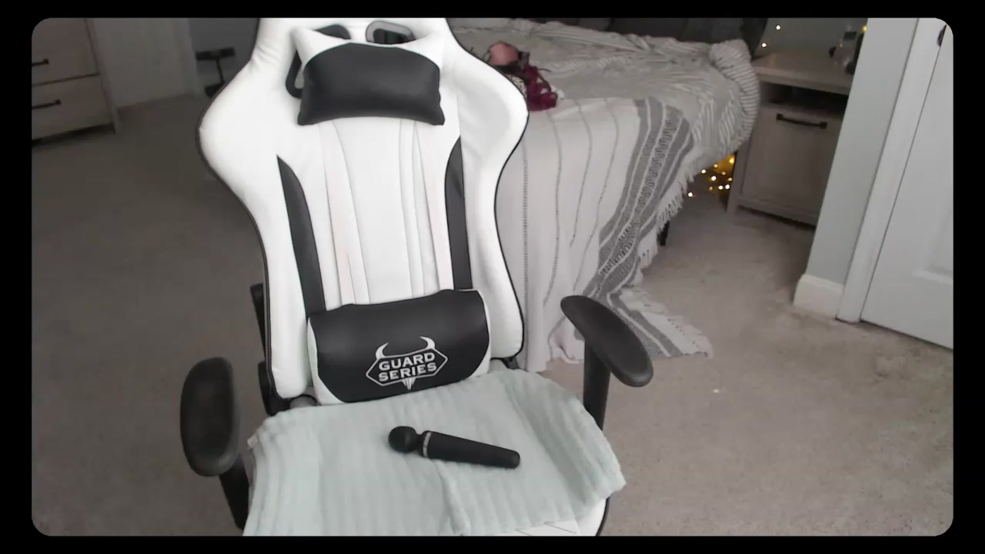 Gallery image thumbnail from Soybean92's myfreecams stream on, 08/21/2023, 19:47 image 4 of 20