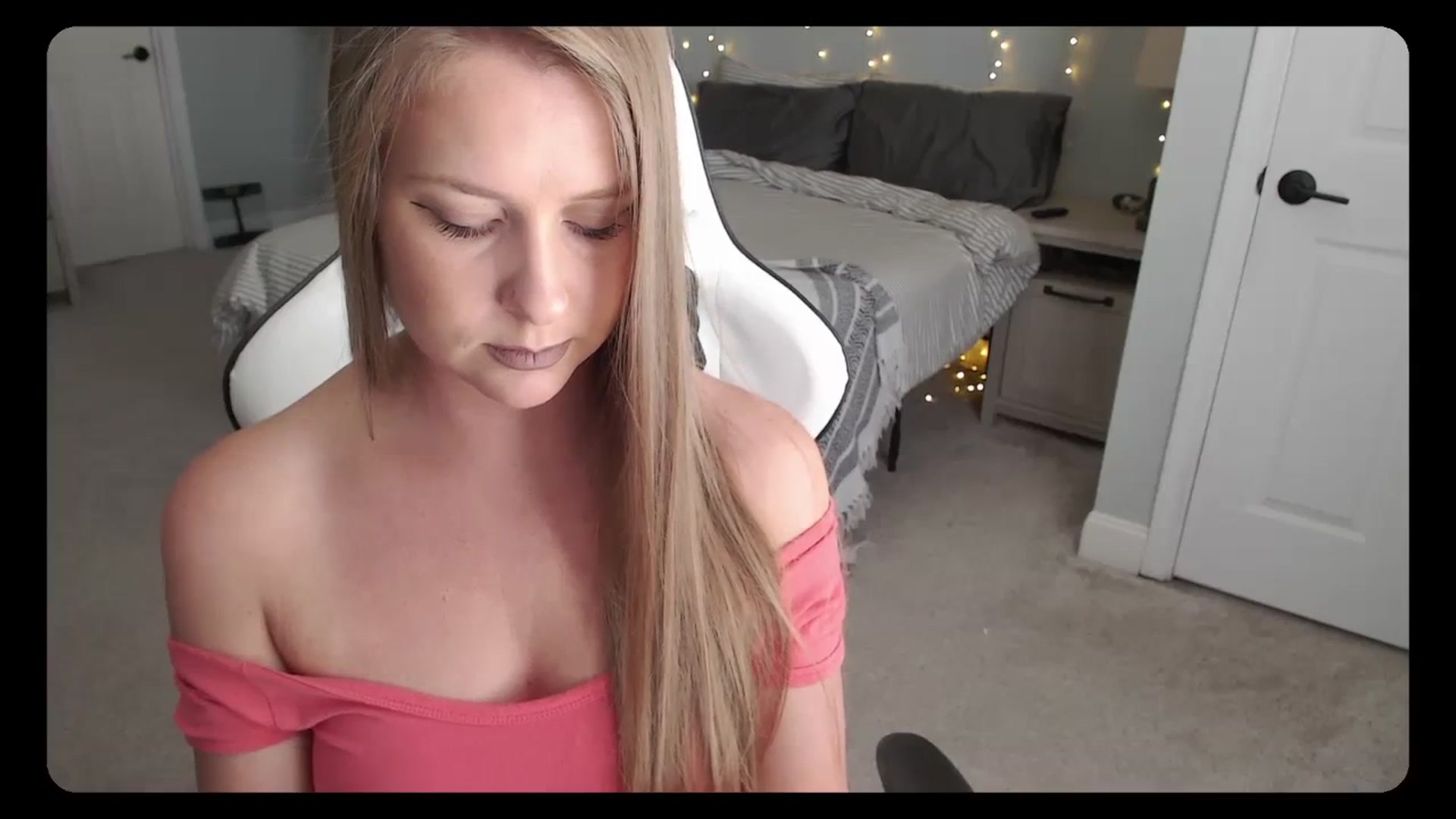 Gallery image thumbnail from Soybean92's myfreecams stream on, 08/22/2023, 17:22 image 7 of 20