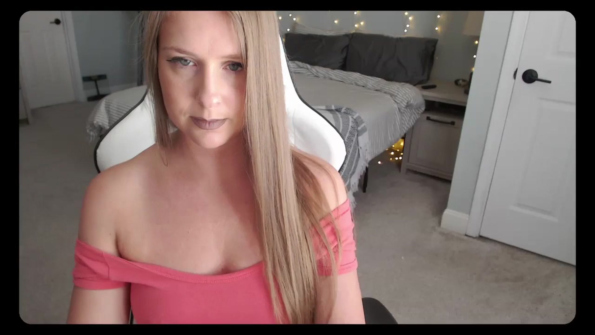 Gallery image thumbnail from Soybean92's myfreecams stream on, 08/22/2023, 17:22 image 8 of 20