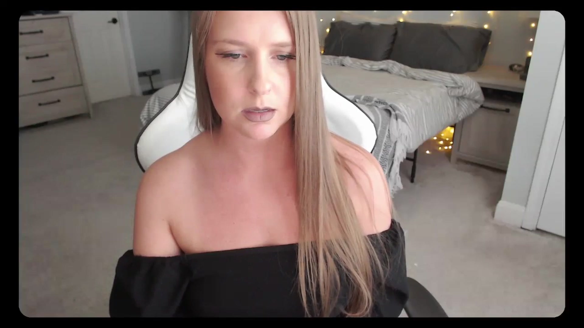 Gallery image thumbnail from Soybean92's myfreecams stream on, 08/23/2023, 17:56 image 2 of 20