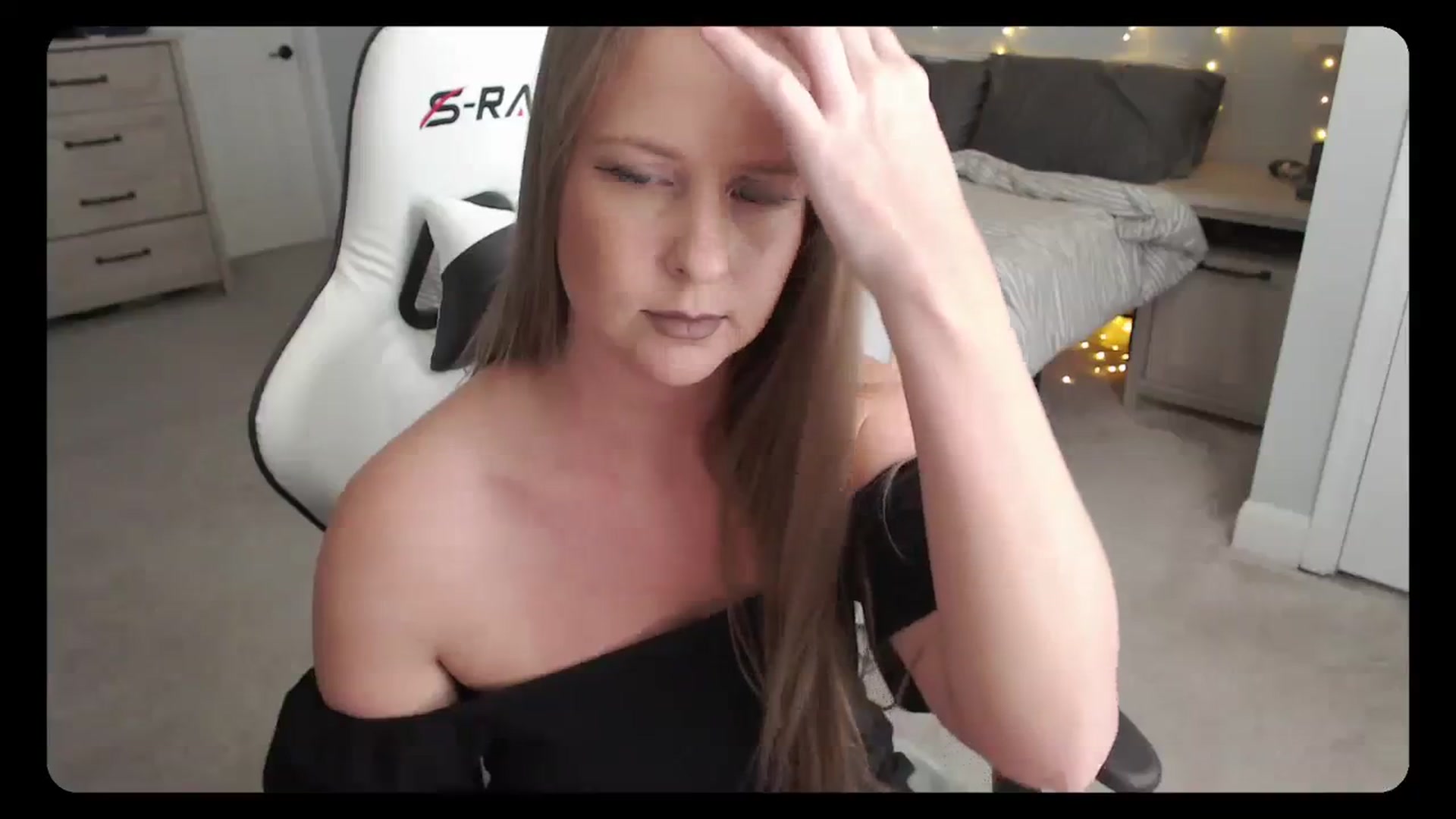 Gallery image thumbnail from Soybean92's myfreecams stream on, 08/23/2023, 17:56 image 12 of 20